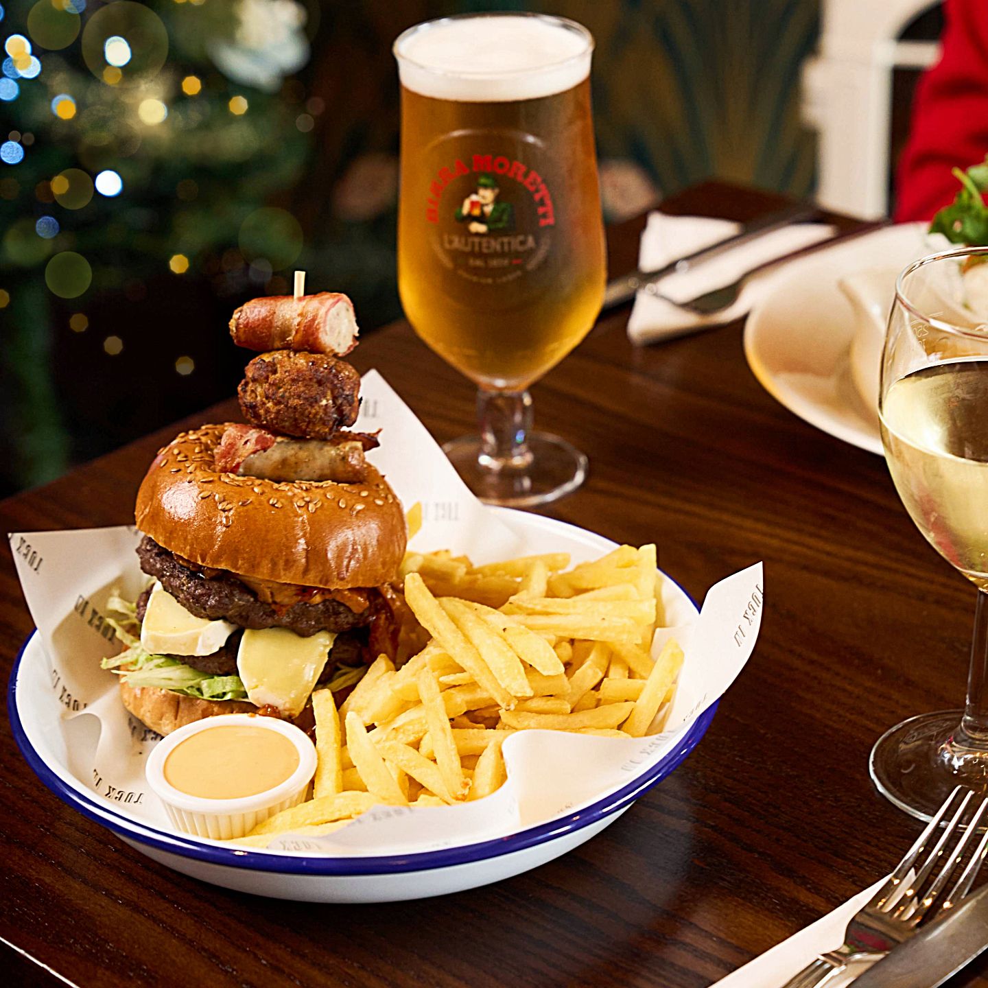 Festive Lunch & Dinner at The Ffynnon Wen in Cardiff